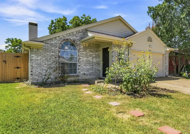 Photo 2 of Single family home for sale at 4612 Goldrock Dr, Fort Worth, TX 76137 | MLS# 21358199 | Listing updated on 2026-09-08