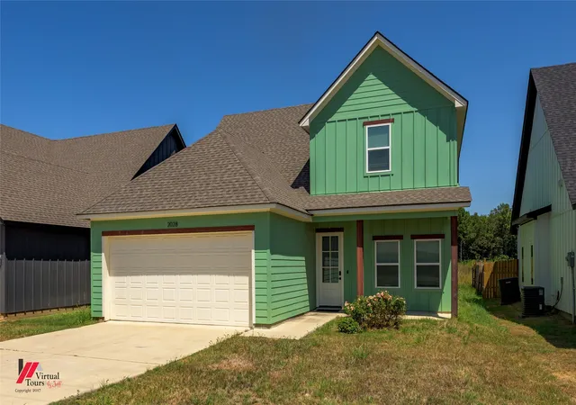 Photo 2 of Single family home for sale at 2028 Pine Hill Rd, Shreveport, LA 71107 | MLS# 21362261 | Listing updated on 2026-09-14