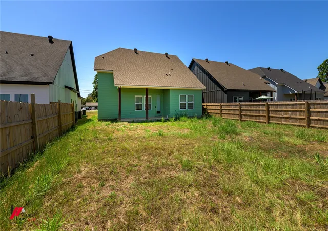 Photo 4 of Single family home for sale at 2028 Pine Hill Rd, Shreveport, LA 71107 | MLS# 21362261 | Listing updated on 2026-09-14