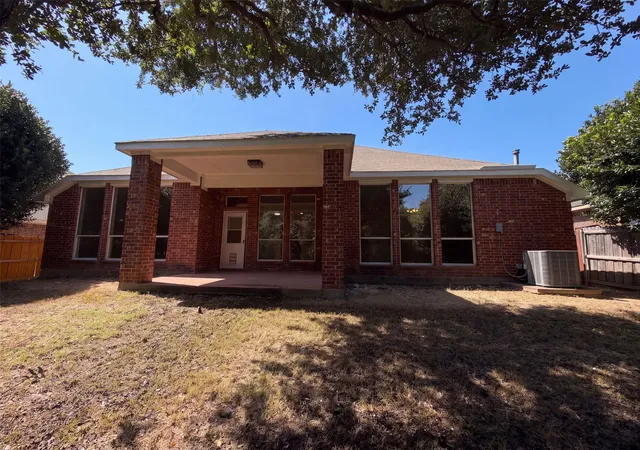 Photo 4 of Single family home for sale at 8526 Vista Grande Dr, Dallas, TX 75249 | MLS# 21362268 | Listing updated on 2026-09-30