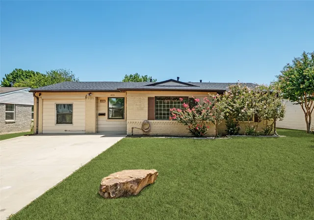 Photo 2 of Sale Pending at 4228 Hyde Park Dr, Mesquite, TX 75150 | MLS# 21362312 | Listing updated on 2026-10-06