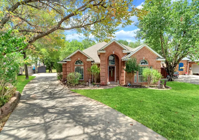 Photo 1 of Single family home for sale at 18 Red Bluff Ct, Mansfield, TX 76063 | MLS# 21361306 | Listing updated on 2026-10-07