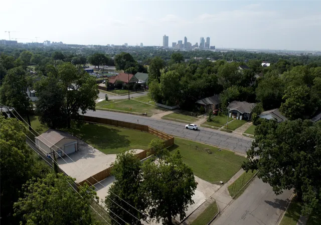 Photo 1 of Sale Pending at 1264 E Maddox Ave, Fort Worth, TX 76104 | MLS# 21362375 | Listing updated on 2026-09-15