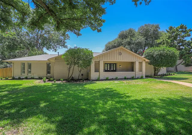 Single family home for sale at 13436 Forestway Dr, Dallas, TX 75240 | MLS# 21361307