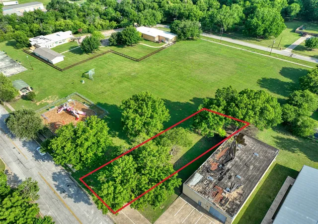 Photo 1 of Land for sale at 723 E Main St, Lancaster, TX 75146 | MLS# 21362408 | Listing updated on 2026-09-14