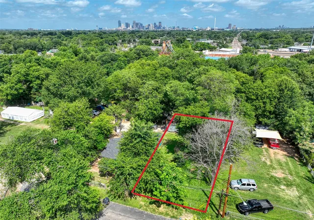 Land for sale at 3907 Agnes St, Dallas, TX 75210 | MLS# 21362414
