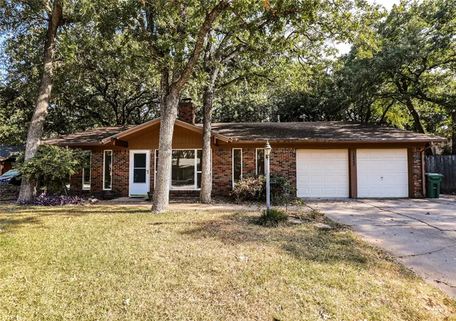 Photo 1 of Single family home for sale at 1233 Kathryn St, Hurst, TX 76053 | MLS# 21362351 | Listing updated on 2026-10-04