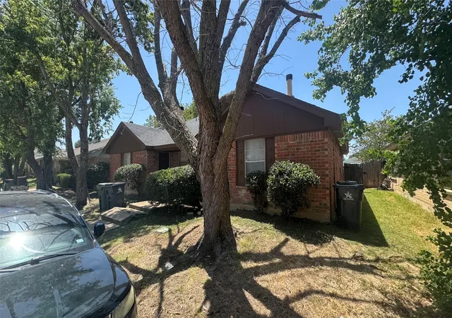 Photo 3 of Multi family home for sale at 1036 Enfilar Ln, Arlington, TX 76017 | MLS# 21361412 | Listing updated on 2026-10-02