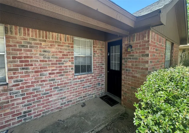 Photo 3 of House for sale at 1036 Enfilar Ln, Arlington, TX 76017 | MLS# 21361412 | Listing updated on 2026-10-02