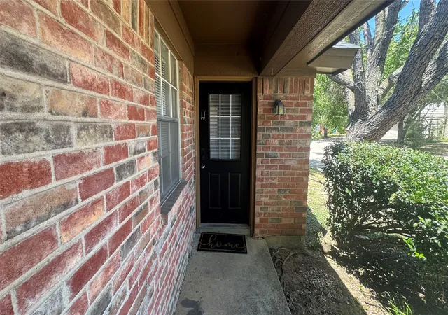 Photo 4 of House for sale at 1036 Enfilar Ln, Arlington, TX 76017 | MLS# 21361412 | Listing updated on 2026-10-02