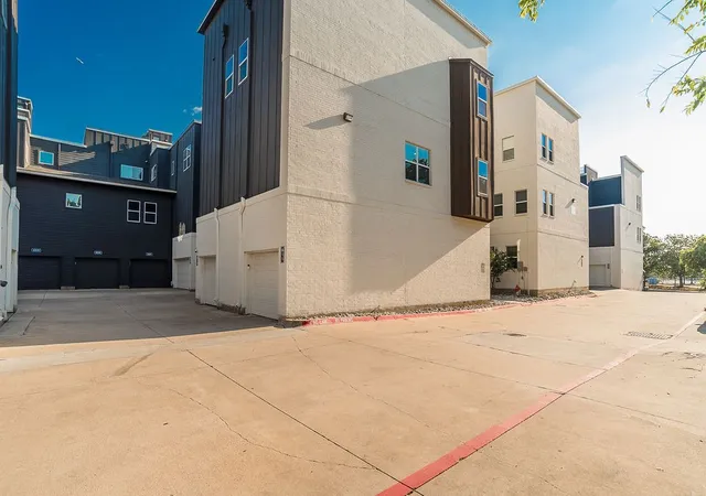 Photo 2 of Condo for sale at 1217 Beaconsfield Ln #811, Arlington, TX 76011 | MLS# 21359653 | Listing updated on 2026-09-09