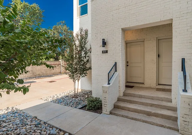 Photo 3 of Condo for sale at 1217 Beaconsfield Ln #811, Arlington, TX 76011 | MLS# 21359653 | Listing updated on 2026-09-09