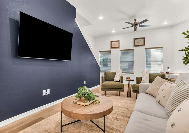 Photo 3 of Condo for sale at 1217 Beaconsfield Ln #811, Arlington, TX 76011 | MLS# 21359653 | Listing updated on 2026-09-09
