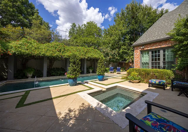 Photo 2 of Mansion for sale at 6607 Glendora Ave, Dallas, TX 75230 | MLS# 21362150 | Listing updated on 2026-09-28