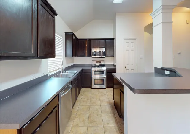 Photo 4 of Single family home for sale at 6804 Whitestone Dr, Mc Kinney, TX 75070 | MLS# 21362478 | Listing updated on 2026-09-12