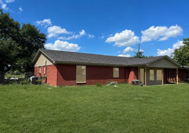 Photo 1 of Single family home for sale at 825 Alan Dr, Burleson, TX 76028 | MLS# 21362459 | Listing updated on 2026-09-07
