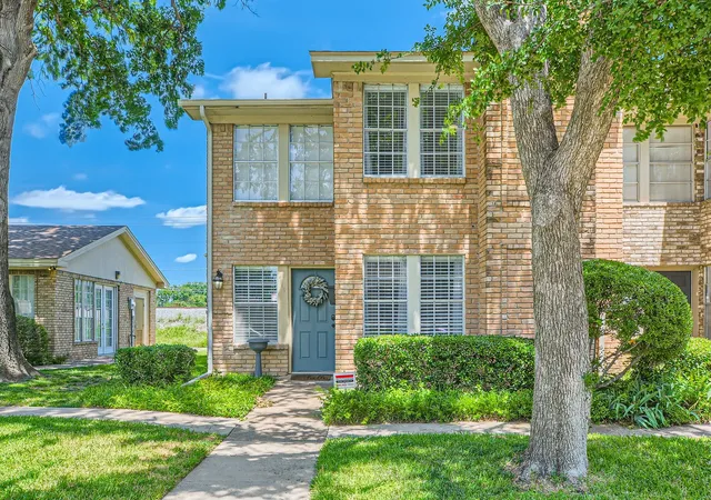 Townhouse for sale at 511 Towne House Ln, Richardson, TX 75081 | MLS# 21361646