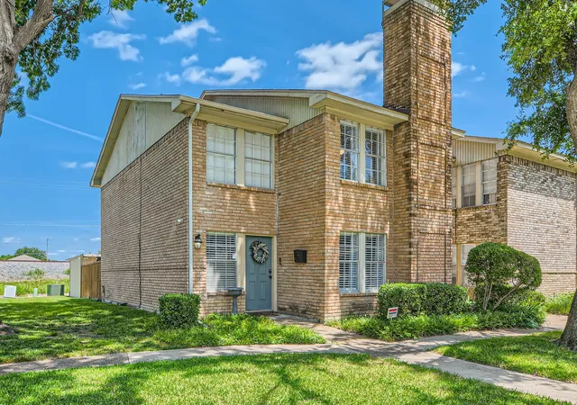 Photo 2 of Townhouse for sale at 511 Towne House Ln, Richardson, TX 75081 | MLS# 21361646 | Listing updated on 2026-09-10