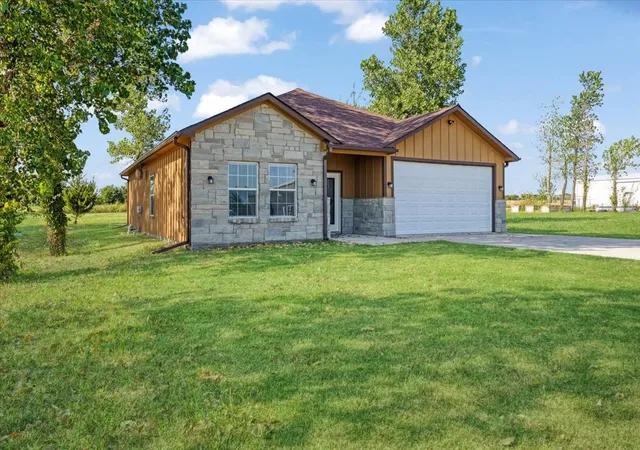 Photo 3 of Single family home for sale at 300 Private Road 36008, Honey Grove, TX 75446 | MLS# 21355053 | Listing updated on 2026-09-12