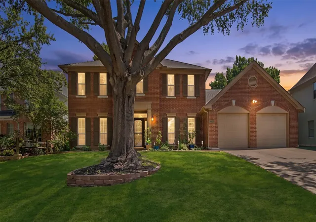 Photo 1 of Sale Pending at 1086 Woodbriar Dr, Grapevine, TX 76051 | MLS# 21361095 | Listing updated on 2026-09-27
