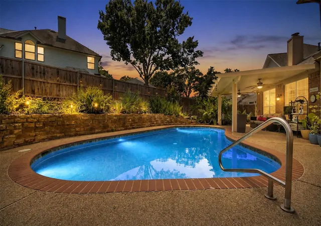 Photo 2 of Sale Pending at 1086 Woodbriar Dr, Grapevine, TX 76051 | MLS# 21361095 | Listing updated on 2026-09-27