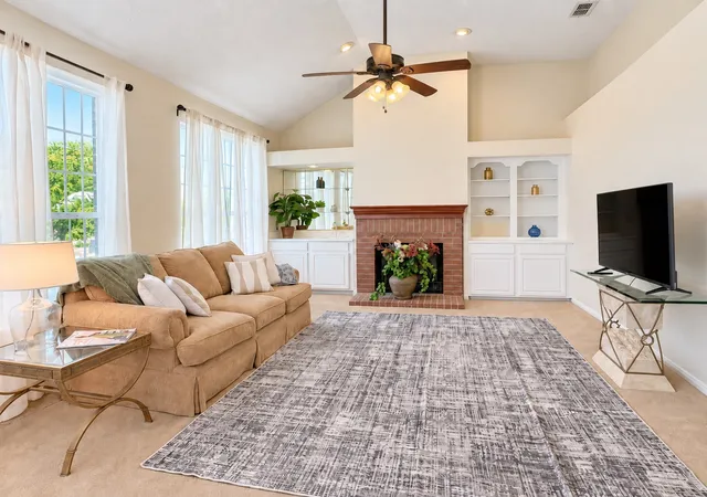 Photo 4 of Sale Pending at 1086 Woodbriar Dr, Grapevine, TX 76051 | MLS# 21361095 | Listing updated on 2026-09-27