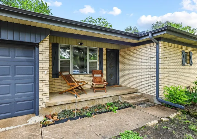 Photo 2 of Single family home for sale at 813 S Andrews St, Sherman, TX 75090 | MLS# 21362152 | Listing updated on 2026-09-19