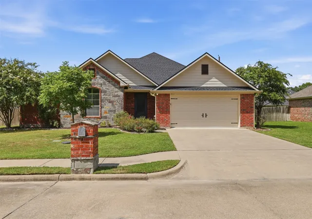 Photo 1 of Single family home for sale at 411 Austin Acre Rd, Sulphur Springs, TX 75482 | MLS# 21357813 | Listing updated on 2026-09-25