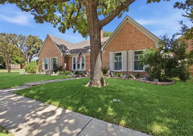 Photo 3 of Single family home for sale at 3210 Wyndham Ln, Richardson, TX 75082 | MLS# 21360668 | Listing updated on 2026-09-14