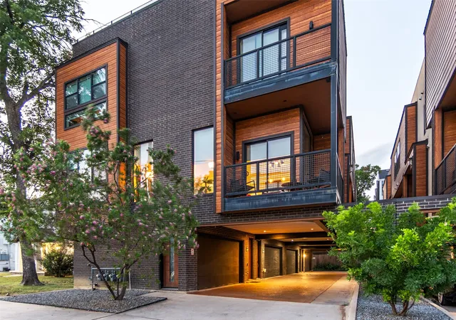 Photo 2 of Sale Pending at 429 W 9th Street #204, Dallas, TX 75208 | MLS# 21361864 | Listing updated on 2026-09-11