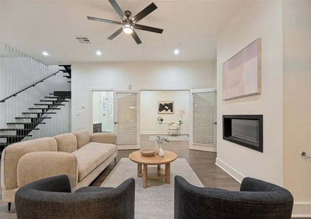 Photo 3 of Sale Pending at 429 W 9th Street #204, Dallas, TX 75208 | MLS# 21361864 | Listing updated on 2026-09-11