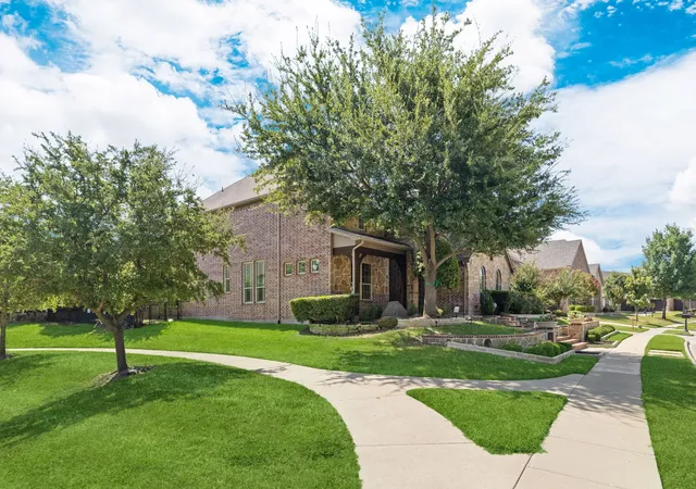 Photo 2 of Single family home for sale at 4604 Golden Mew Dr, Carrollton, TX 75010 | MLS# 21362520 | Listing updated on 2026-09-13