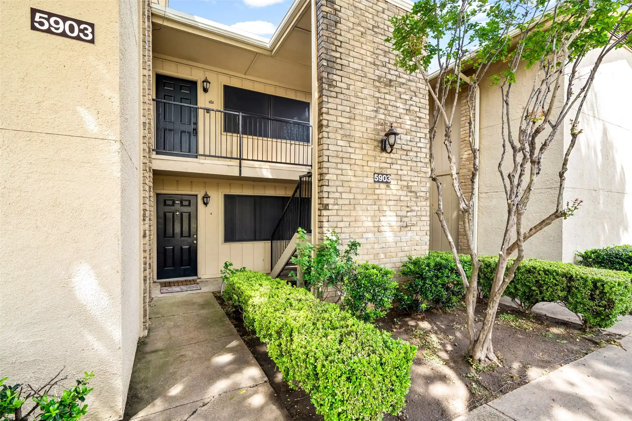 Listing Photo 1 - Condo for sale in 5903 Harvest Hl Rd located at 5903 Harvest Hl Rd, Dallas, TX 75230 - Unit #2074