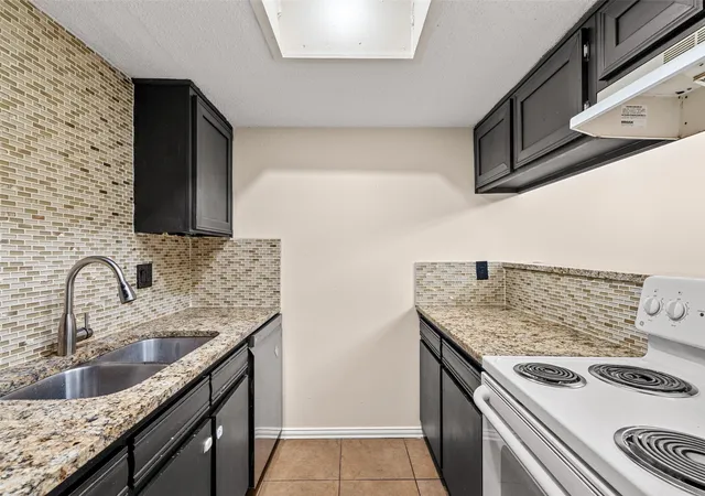 Listing Photo 4 - Condo for sale in building located at 5903 Harvest Hl Rd, Dallas, TX 75230 - Unit #2074
