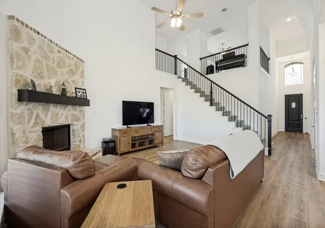 Photo 3 of Single family home for sale at 6048 Mango Dr, Sanger, TX 76266 | MLS# 21352941 | Listing updated on 2026-09-13