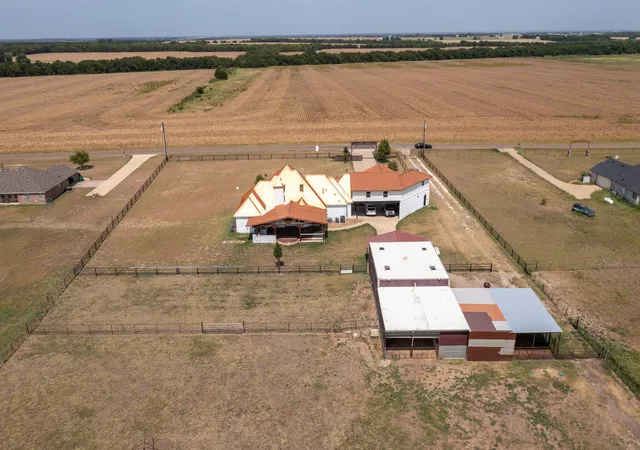 Photo 2 of Sale Pending at 1015 Curry Rd, Waxahachie, TX 75167 | MLS# 21359628 | Listing updated on 2026-09-22