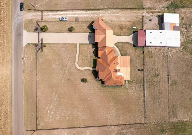 Photo 3 of Sale Pending at 1015 Curry Rd, Waxahachie, TX 75167 | MLS# 21359628 | Listing updated on 2026-09-22