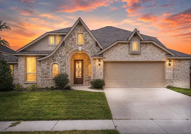 Photo 2 of Single family home for sale at 324 Roscoe Dr, Rockwall, TX 75087 | MLS# 21361651 | Listing updated on 2026-10-07