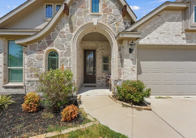 Photo 1 of Single family home for sale at 324 Roscoe Dr, Rockwall, TX 75087 | MLS# 21361651 | Listing updated on 2026-10-07