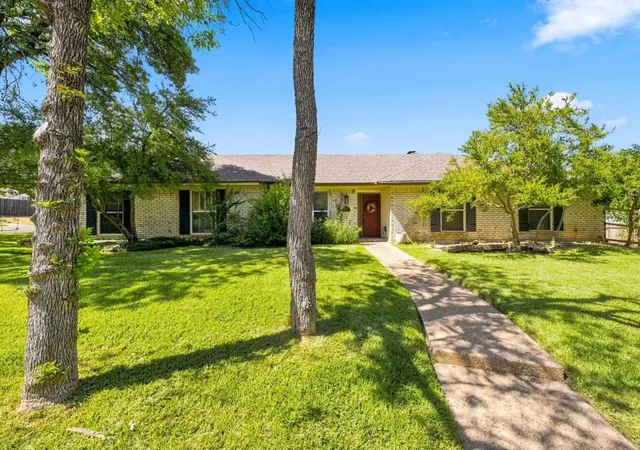 Photo 2 of Single family home for sale at 9909 Forest Shadows Dr, Woodway, TX 76712 | MLS# 21362729 | Listing updated on 2026-09-15