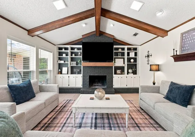 Photo 3 of Single family home for sale at 9909 Forest Shadows Dr, Woodway, TX 76712 | MLS# 21362729 | Listing updated on 2026-09-15