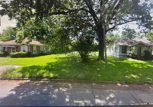 Photo 2 of Sale Pending at 735 W 1st Ave, Corsicana, TX 75110 | MLS# 21362822 | Listing updated on 2026-09-11