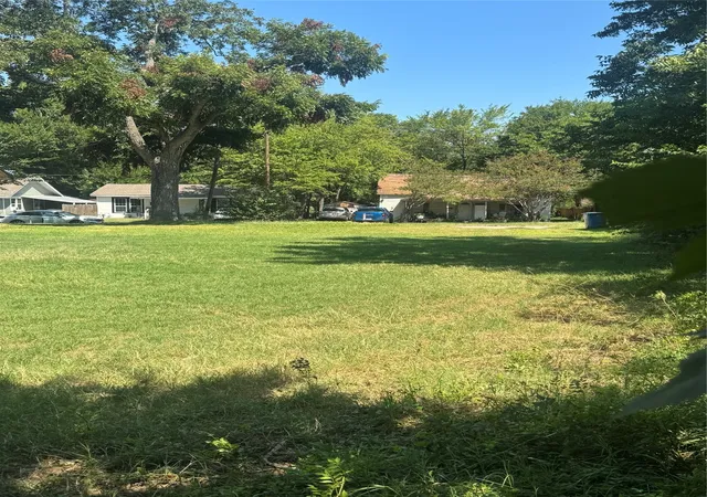 Photo 2 of Sale Pending at 735 W 1St Ave, Corsicana, TX 75110 | MLS# 21362822 | Listing updated on 2026-09-11