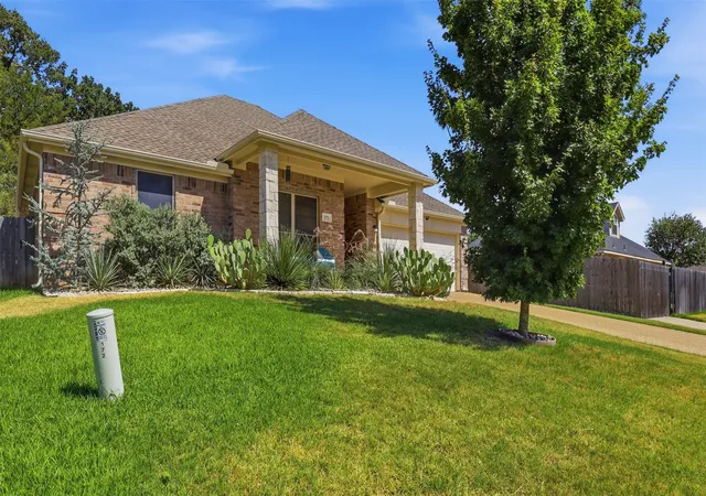 Photo 2 of Sale Pending at 172 Overland Trl, Willow Park, TX 76087 | MLS# 21362684 | Listing updated on 2026-10-05