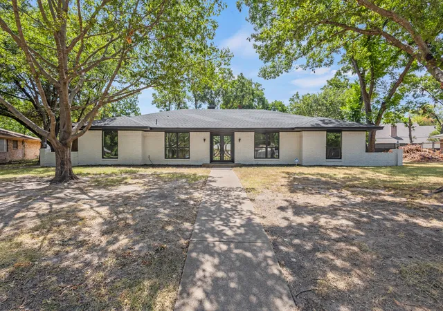 Photo 1 of Sale Pending at 729 Surrey Cir, Grand Prairie, TX 75050 | MLS# 21362841 | Listing updated on 2026-09-10