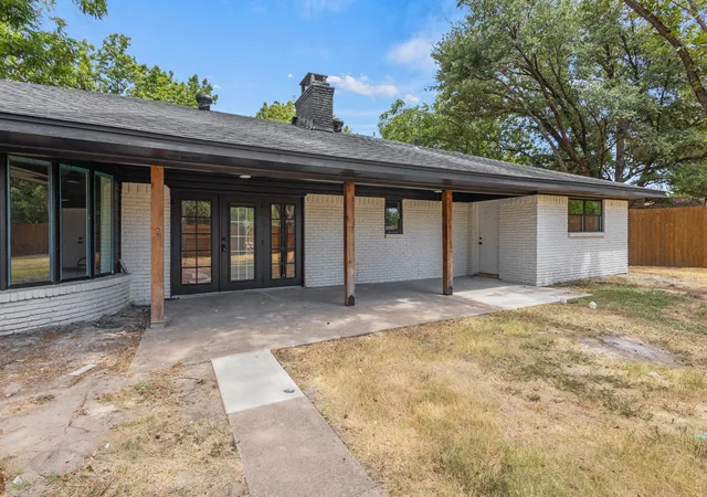 Photo 2 of Sale Pending at 729 Surrey Cir, Grand Prairie, TX 75050 | MLS# 21362841 | Listing updated on 2026-09-10