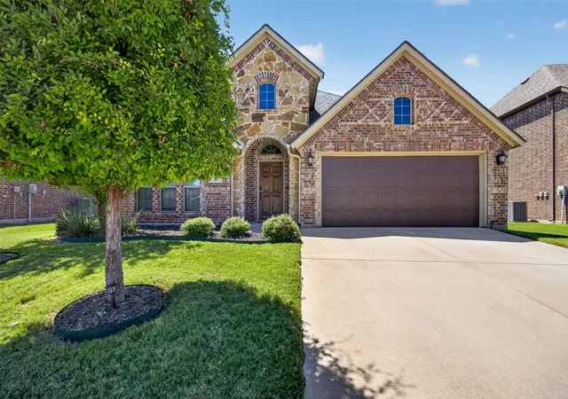 Photo 1 of Single family home for sale at 11805 Dixon Dr, Fort Worth, TX 76108 | MLS# 21362540 | Listing updated on 2026-09-11