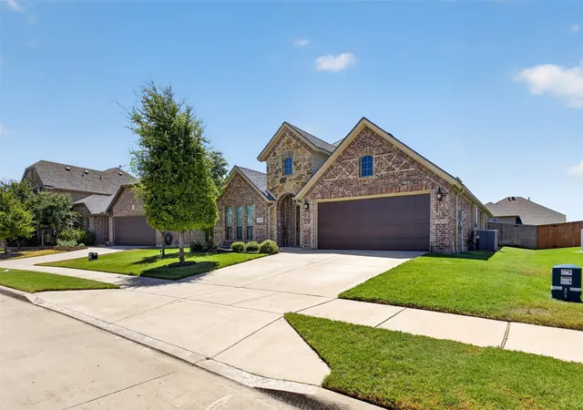 Photo 3 of Single family home for sale at 11805 Dixon Dr, Fort Worth, TX 76108 | MLS# 21362540 | Listing updated on 2026-09-11