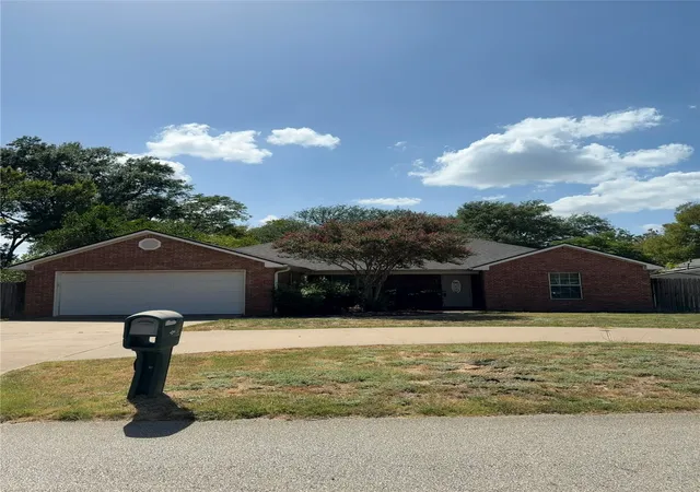 Photo 3 of Single family home for sale at 309/311 Baker St, Lindale, TX 75771 | MLS# 21362851 | Listing updated on 2026-09-29