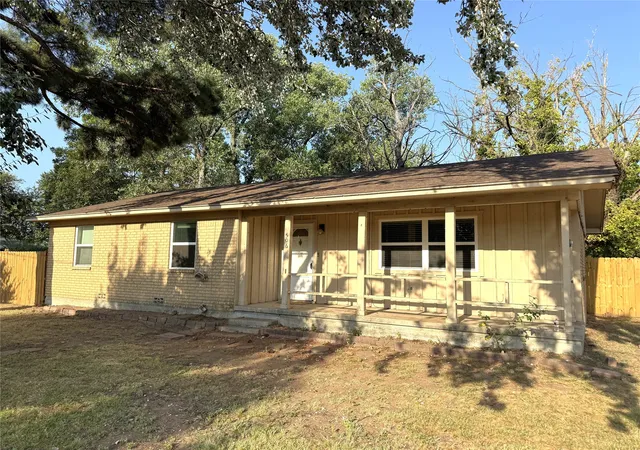 Photo 1 of Sale Pending at 506 Walnut St, Collinsville, TX 76233 | MLS# 21362866 | Listing updated on 2026-09-13